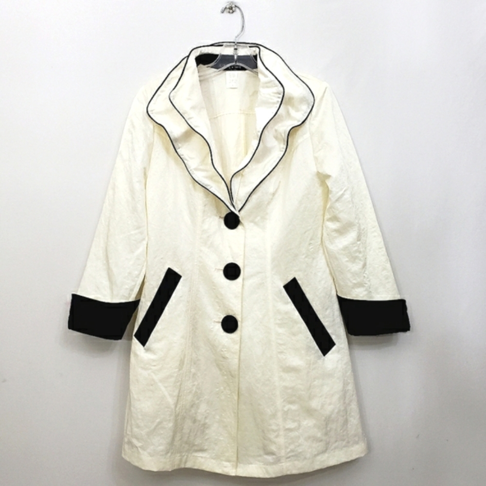 Vintage Design Today's Song & Sung Avant Garde Creme/Black Sculpted Collar Coat